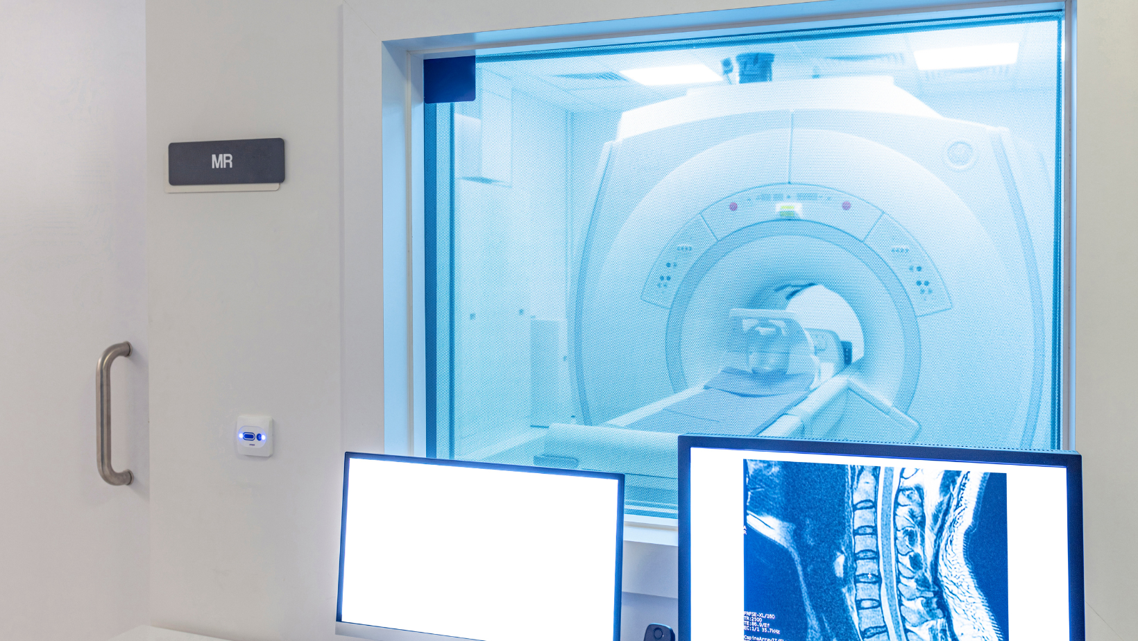 Radiation shielding glass and its role in the medical industry